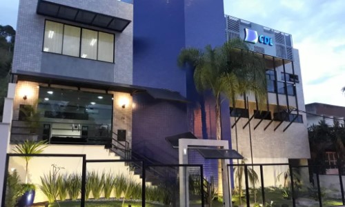 A força empregatícia gerada pelo comércio de BM na construção da vida social